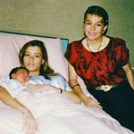 София Вергара с сыном и мамой