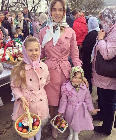 Наталья Ионова с дочками Лидией и Верой