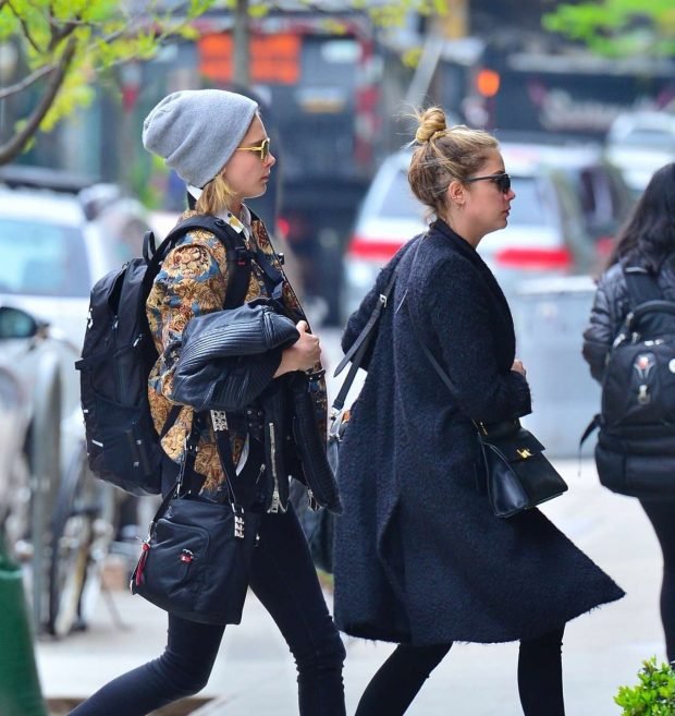 Cara Delevingne and Ashley Benson - Rush in to their new apartment in NYC