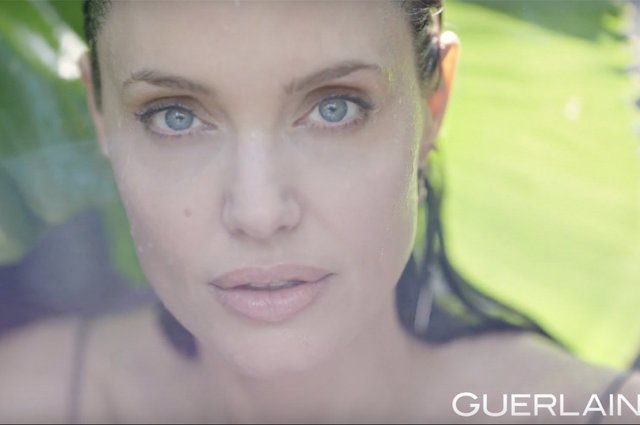 Анджелина Джоли в рекламе Guerlain