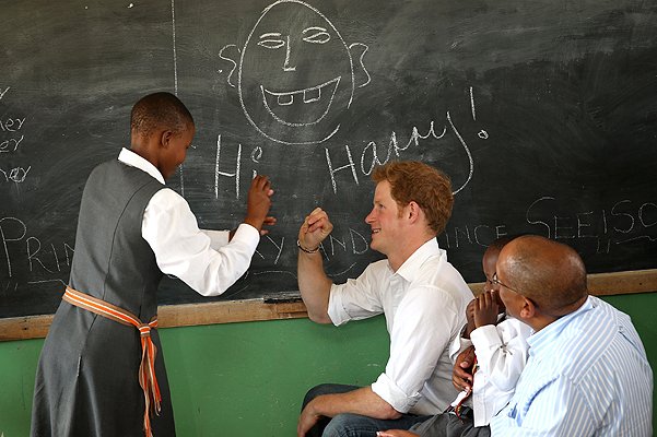 Принц Гарри посетил центр для глухих детей в Лесото