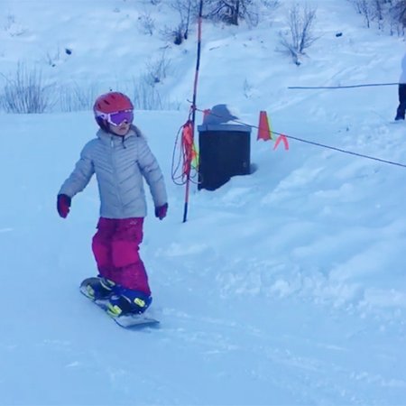 Дочь Кристины Орбакайте катается на сноуборде