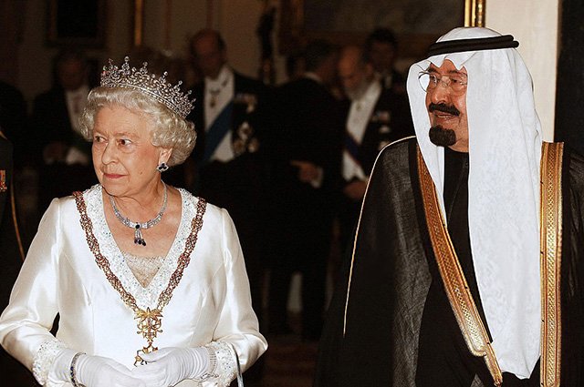 Королева Елизавета II и Абдалла ибн Абдул-Азиз Аль Сауд