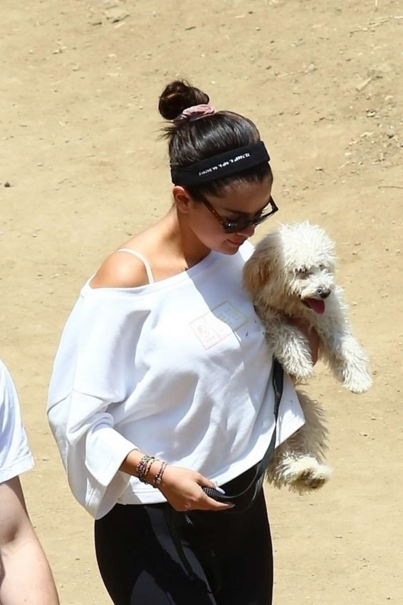Selena Gomez â Takes new puppy for a hike-13