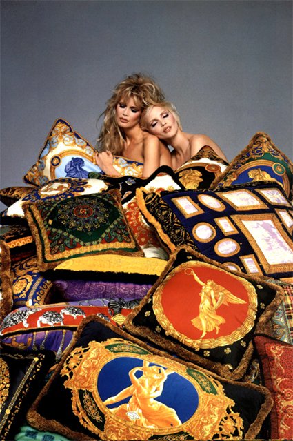 Клаудия Шиффер и Надя Ауэрман в рекламе Versace 1990-х годов