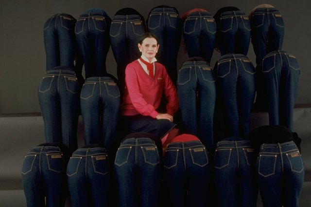 Глория Вандербилт с ее коллекцией джинсов
