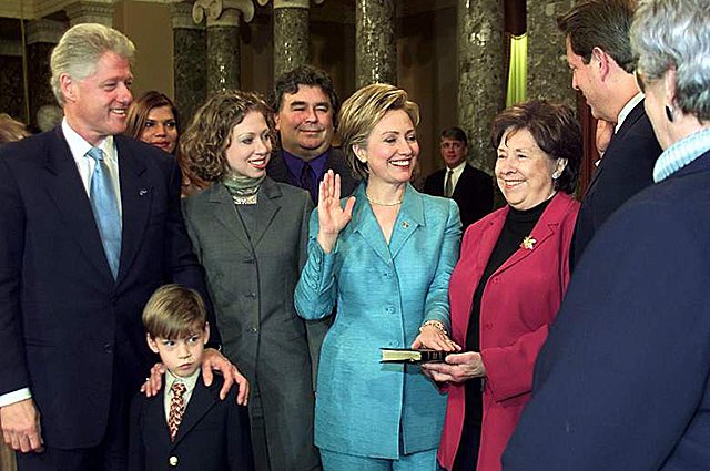 Хиллари Клинтон, Билл Клинтон и Тайлер Клинтон с мамой и братом