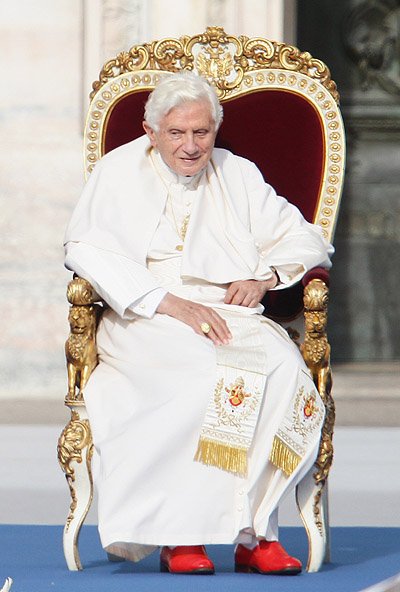папа бенедикт XVI решил отречься от престола