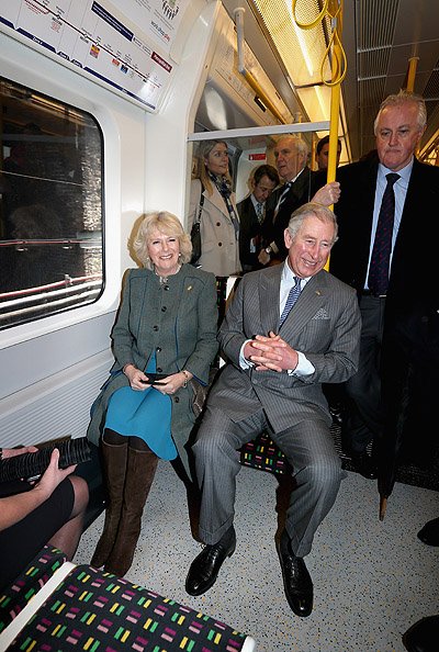 Герцогиня Камилла и принц Чарльз спустились в метро впервые за 33 года