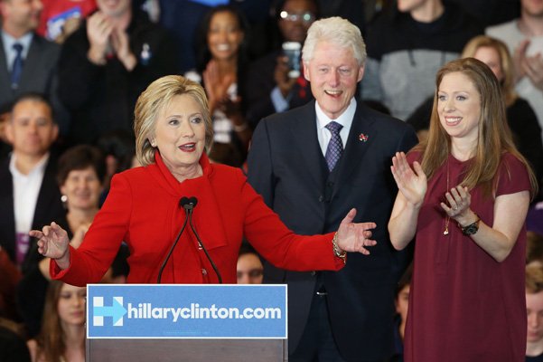 Хиллари и Билл Клинтон с дочкой Челси