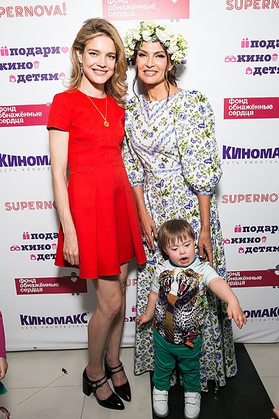 Наталья Водянова и Эвелина Бледанс с сыном