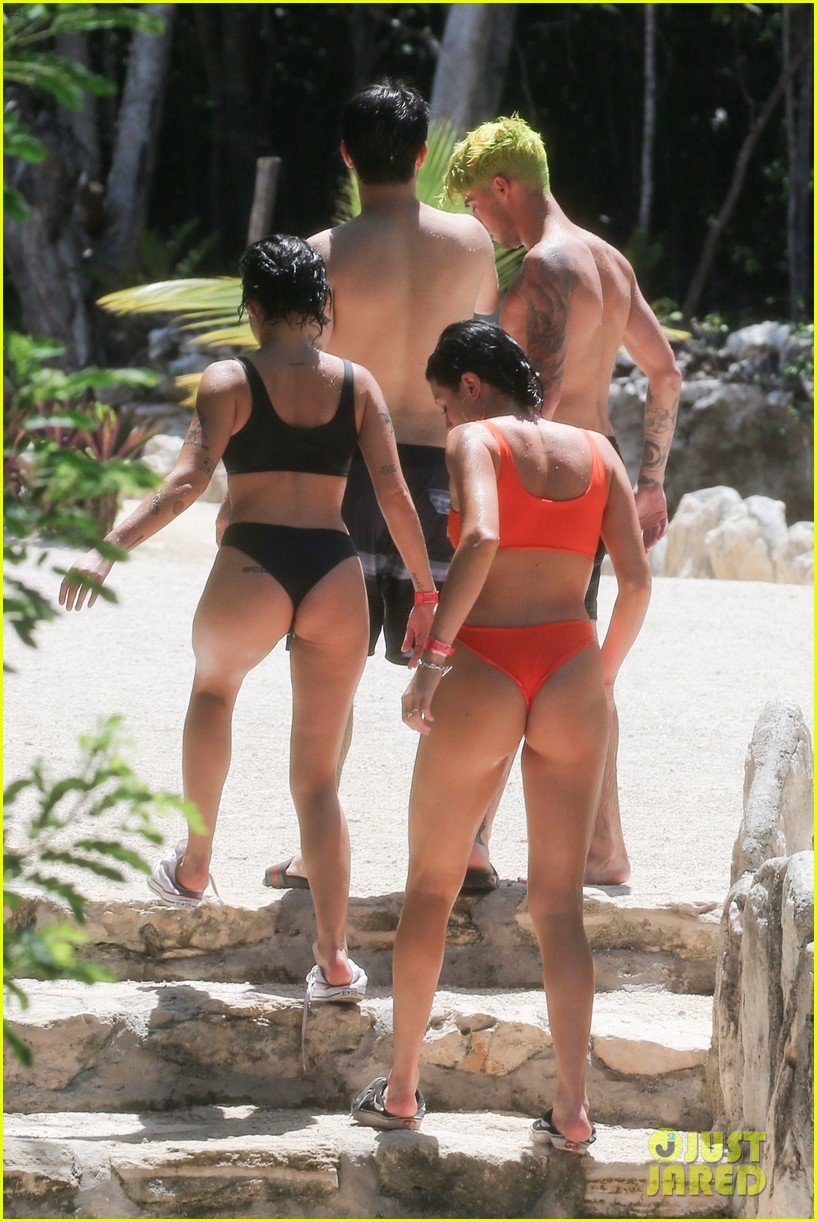 halsey walks around town in her bikini in mexico 014129952