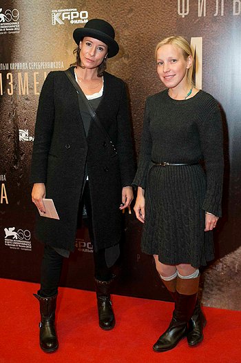 Ольга Сутулова и Мария Шалаева на премьере 