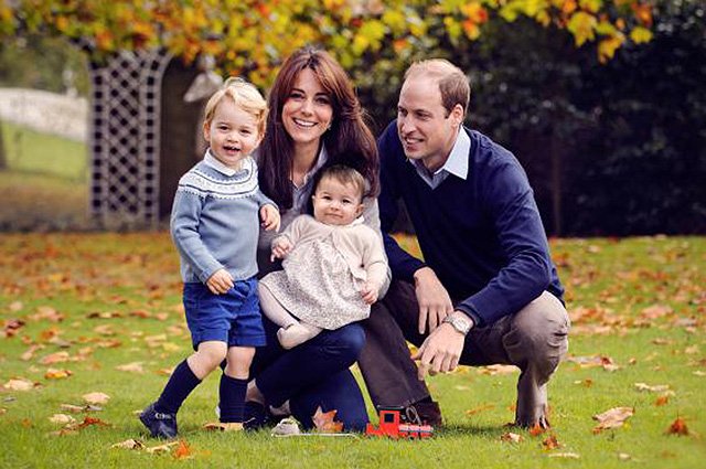 Кейт Миддлтон и принц Уильям с принцем Джорджем и принцессой Шарлоттой