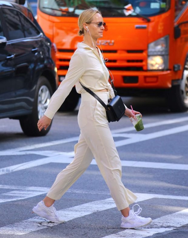 Amber Valletta: Out in Soho -04