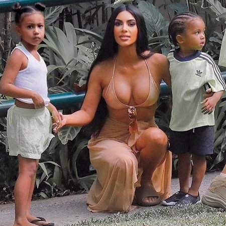 Ким Кардашьян с детьми