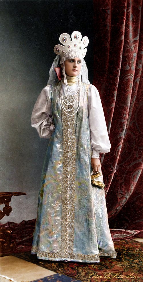 Великолепие костюмированного бала Романовых в раскрашенных фотографиях 1903 года 24