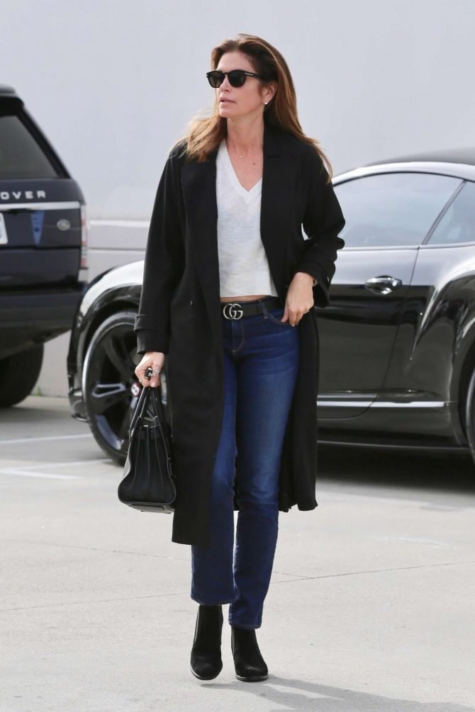 Cindy Crawford: Heads to the hair salon -03