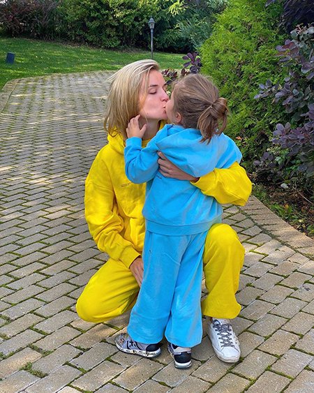Полина Гагарина с дочерью