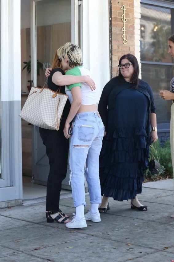 Kristen Stewart 2019 : Kristen Stewart â Spotted outside Kismet restaurant in Los Feliz-01