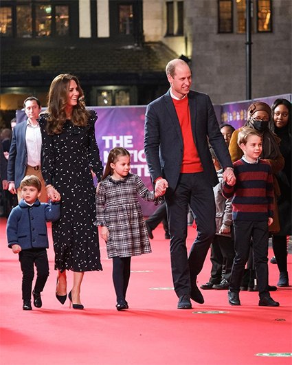 Кейт Миддлтон и принц Уильям с детьми: принцем Луи, принцессой Шарлоттой и принцем Джорджем