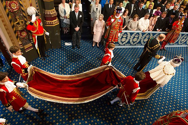 Королева Елизавета II на открытии сессии парламента
