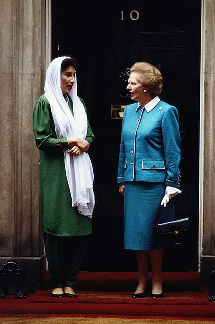 Бывший премьер-министр Пакистана Беназир Бхутто и Маргарет Тэтчер