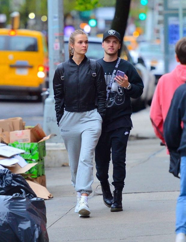 Josephine Skriver and Alexander DeLeon - Shopping in NYC