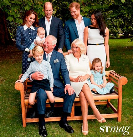 Верхний ряд: Кейт Миддлтон с принцем Луи, принц Уильям, принц Гарри, Меган Маркл. Нижний ряд: принцы Чарльз и Джордж, Камилла Корнуолльская и принцесса Шарлотта 