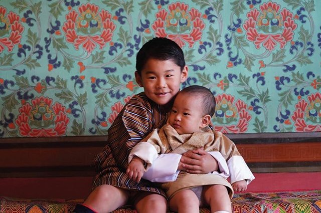 Сыновья короля и королевы Бутана
