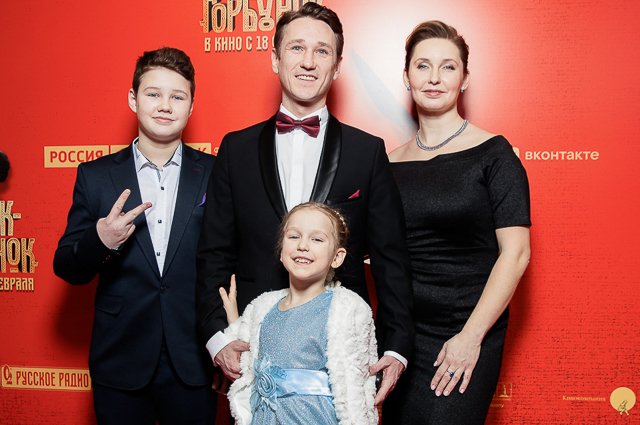 Антон Шагин с семьей