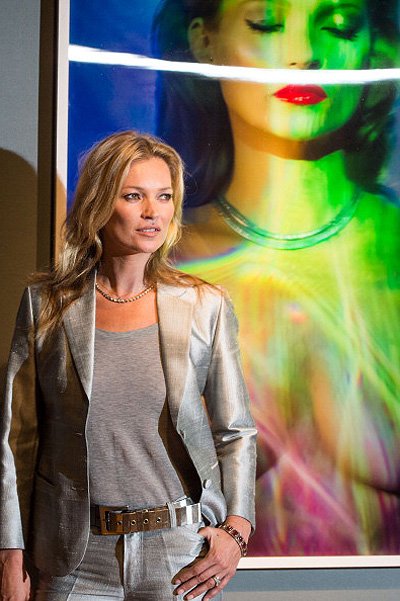 Кейт Мосс дютирует на аукционе Christie's: фотоклл в преддверии торгов