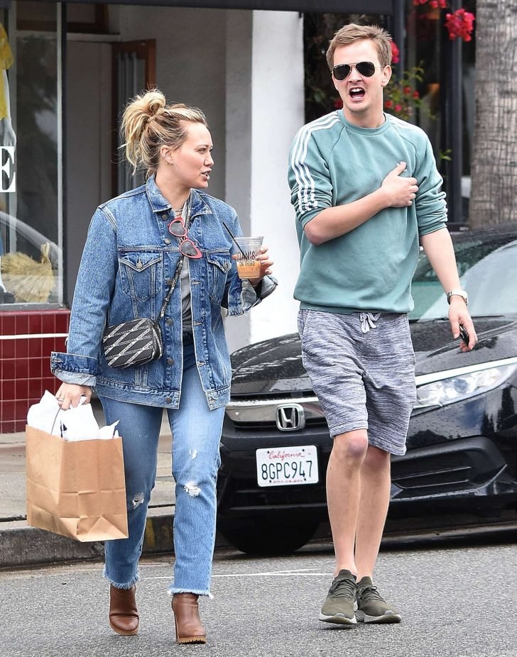 Hilary Duff: Going to Joans On Third to grab a coffee -05