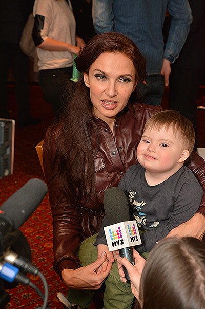 Эвелина Бледанс с сыном