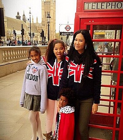 Кимора Ли Симонс гостит с детьми в Лондоне