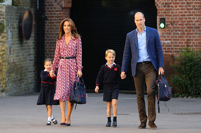 Кейт Миддлтон и принц Уильям с дочерью Шарлоттой и сыном Джорджем