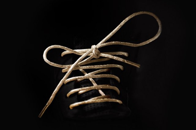 Золотые шнурки для обуви
