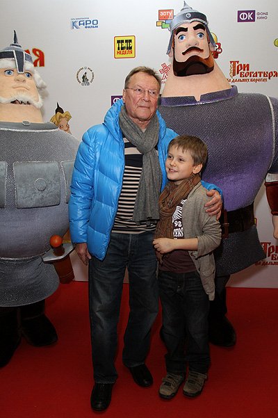 Сергей Шакуров с сыном Маратом на премьере 