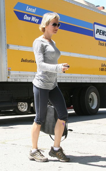 Renee Zellweger - Renee Zellweger Goes to Work Out