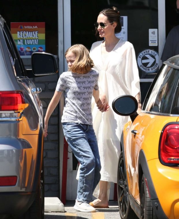 Angelina Jolie: Shopping in Los Feliz-05