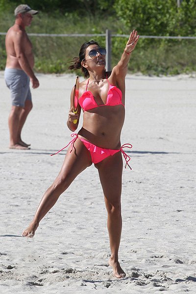 Ева Лонгория на пляже в Майами