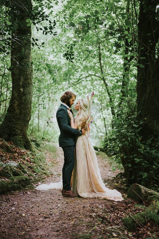 https://www.alexandriasalmieri.com/wp-content/uploads/2017/07/ireland-forest-fairy-elven-elopement-web-5_1_orig.jpg