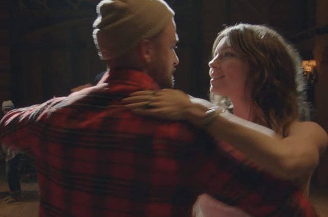 Джастин Тимберлейк и Джессика Бил в клипе Man of the Woods
