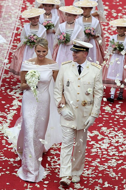 Князь Альбер II и княгиня Шарлен на своей свадьбе