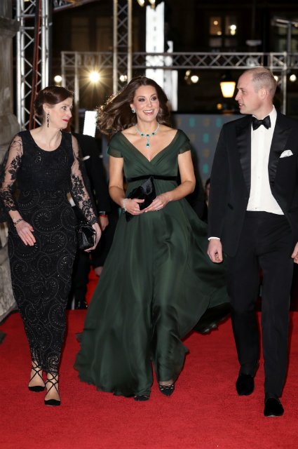 Кейт Миддлтон и принц Уильям с исполнительным директором BAFTA Амандой Берри