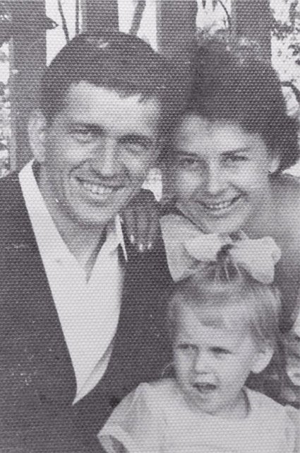 Алена Свиридова с мамой и папой