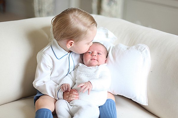 Принц Георг с сестренкой Шарлоттой