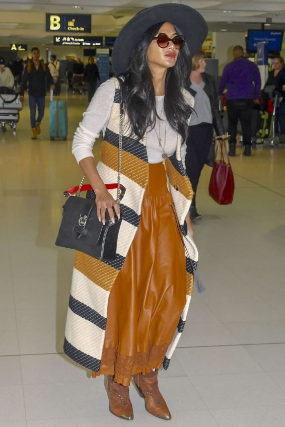 Nicole Scherzinger 2019 : Nicole Scherzinger at Sydney Airport-01