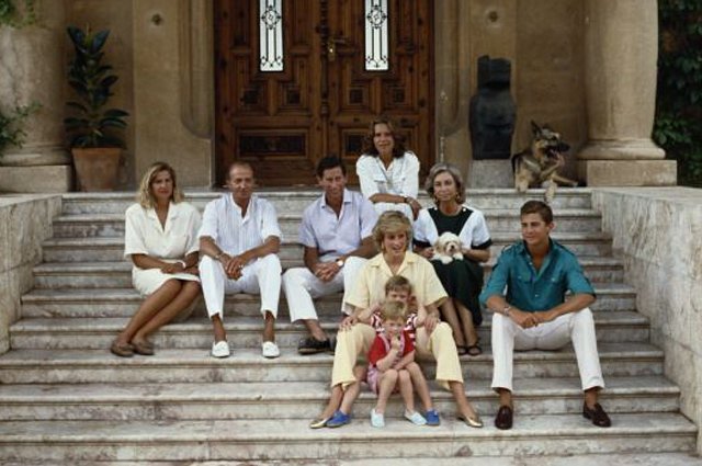 Принцесса Диана и принц Чарльз с сыновьями и король Испании Хуан Карлос с семьей