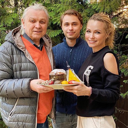 Инна Маликова с отцом и сыном